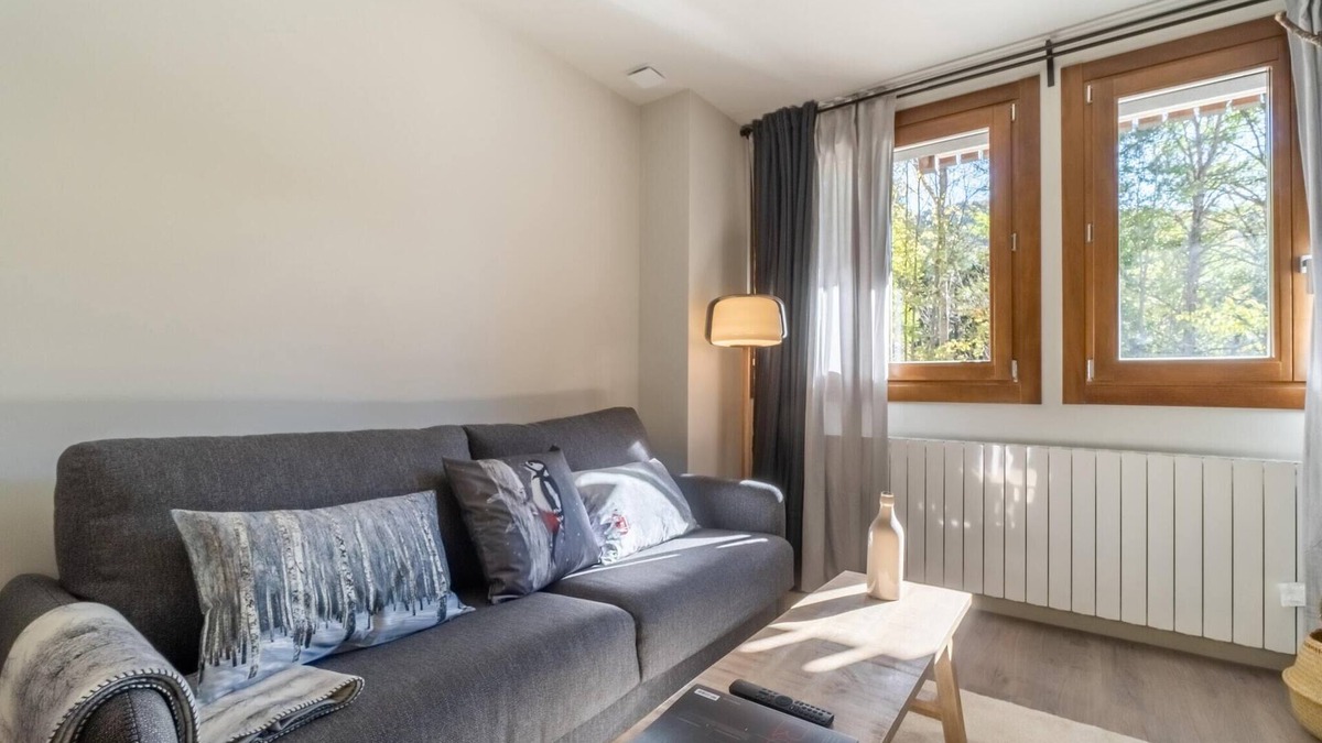 Benasque Apartment | Stone Home in Benasque near Scenic Lake