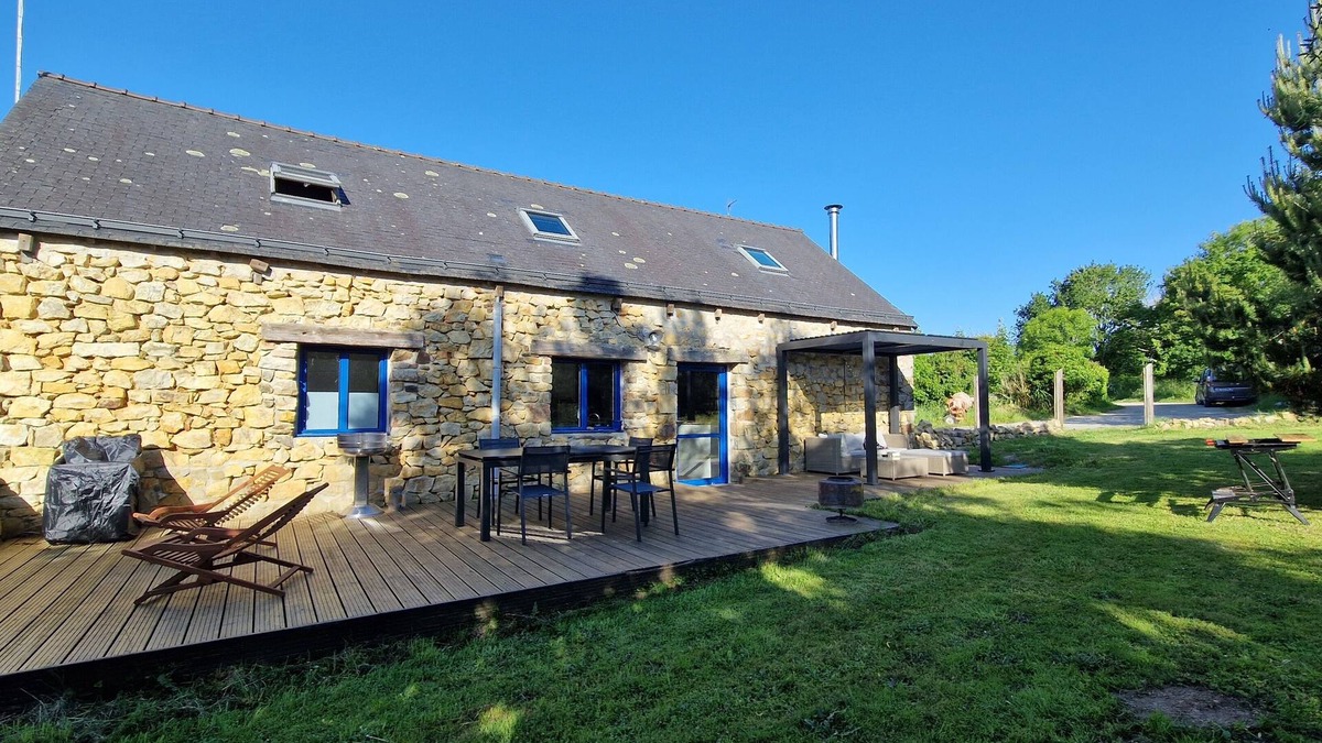 Crozon House | Stone house, 3 bedrooms, sleeps 8 Quiet hamlet near port of Le Fret
