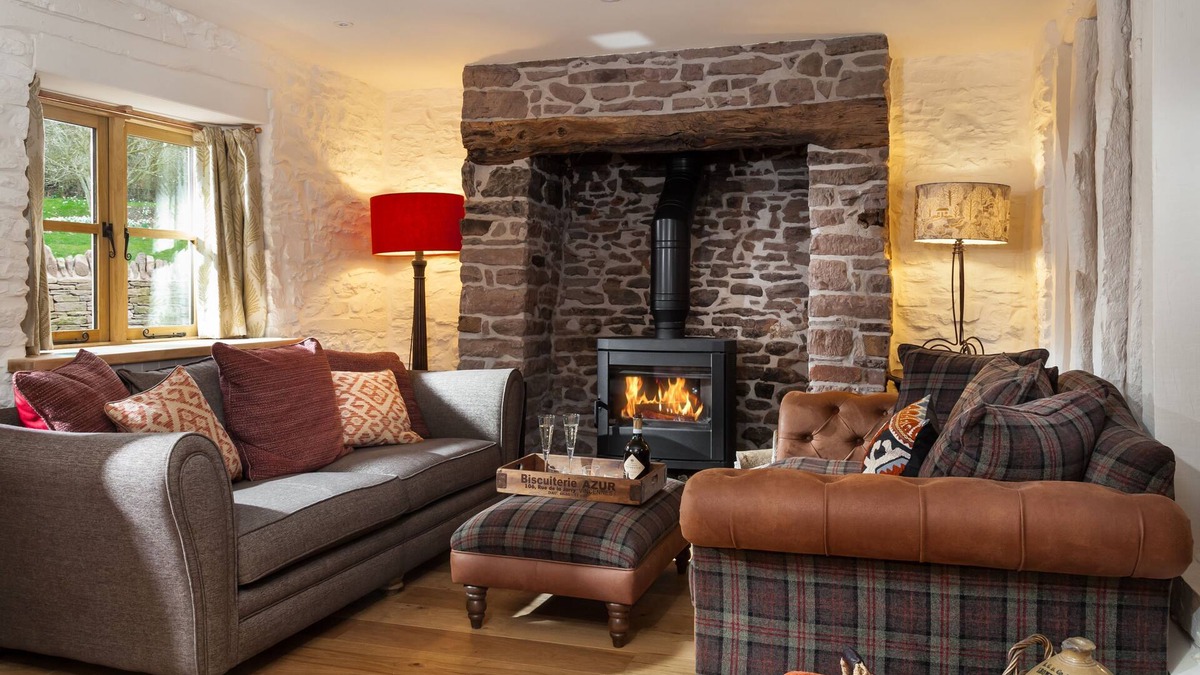 Leominster Cottage | Stone House - a charming cottage that sleeps 6 guests