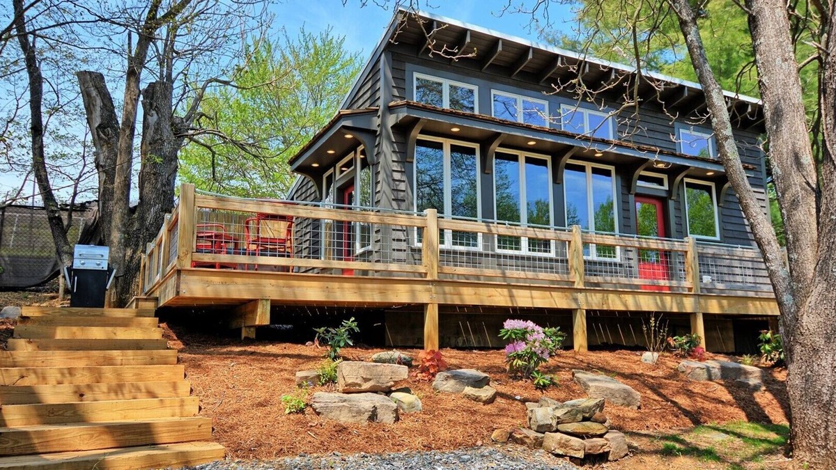 West Jefferson Cabin | Stone House Aerie-Open for Bookings! Walk downtown, Hot Tub