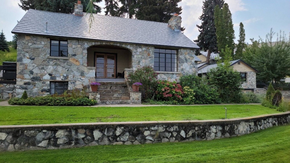 Ardenvoir House | Stone House at Callan Cellars Chelan!