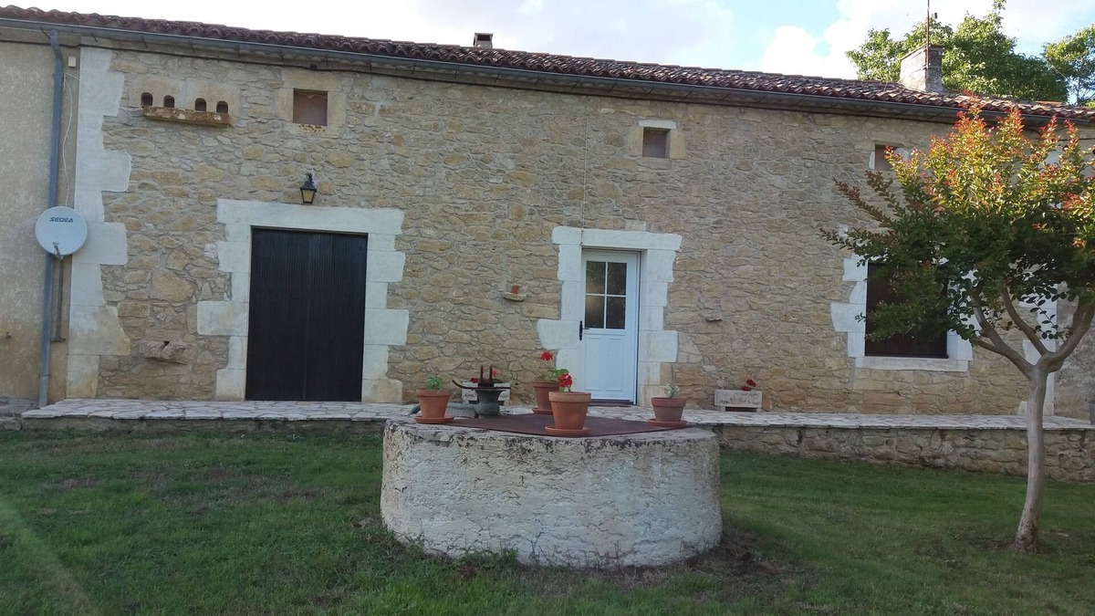 Castillon - Pujols Intercommunalite House | Stone house in the countryside 2 bed.