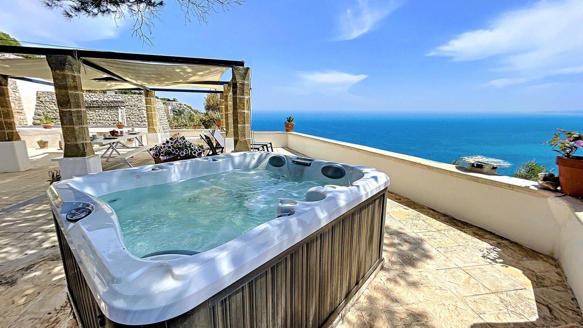 Gagliano del Capo Ski Chalet | Stone house with outdoor jacuzzi on the cliffs (A)