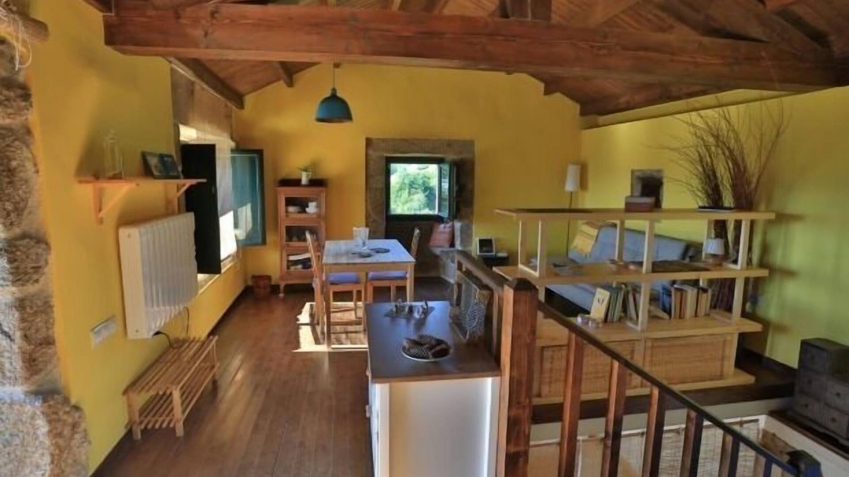 A Caniza Cottage | Stone house next to a vineyard for 2 people. Pets welcome.