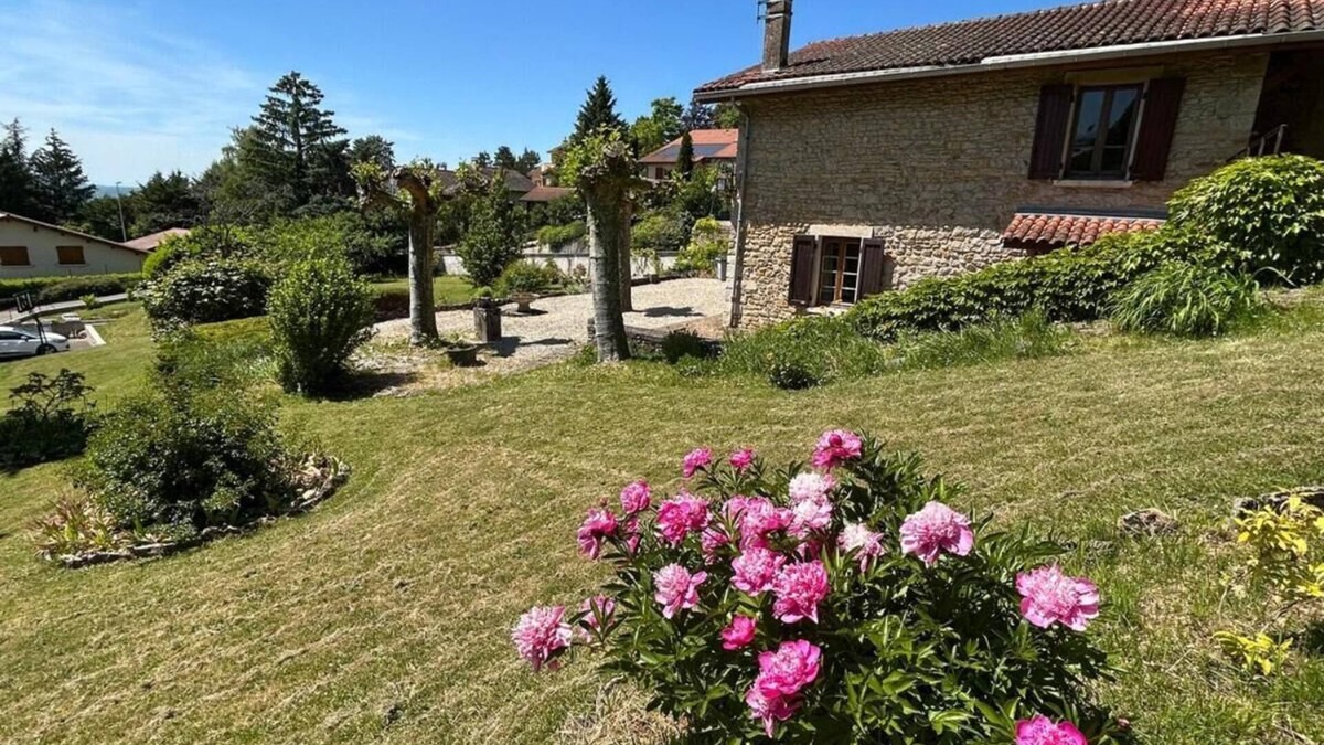 Amberieu-en-Bugey House | Stone house on the heights of Ambérieu. View of the Bugey mountains