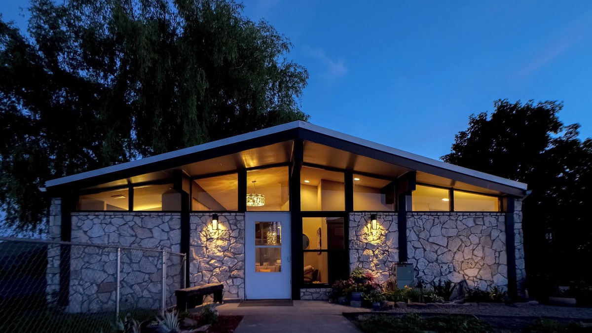 Frenchtown House | Stone House on Golf Course beautiful Views!