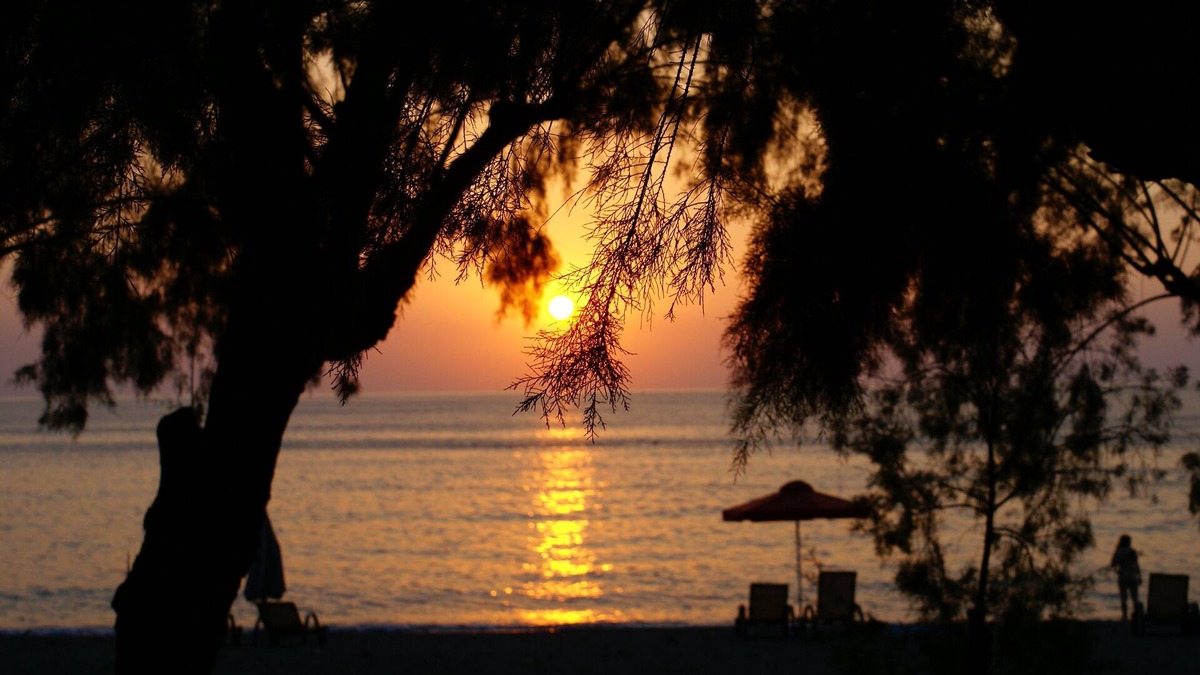 Tsonia Apartment | Stone house on the red beach of Tsonia, Lesvos.nn