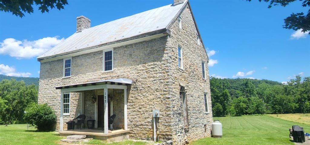 Luray House | Stone House