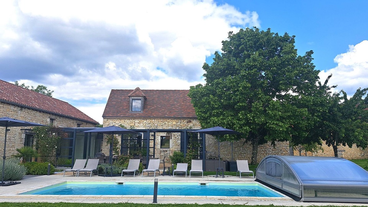 Veyrines-de-Domme Villa | Stone house with character, fully renovated with swimming pool, sleeps 12