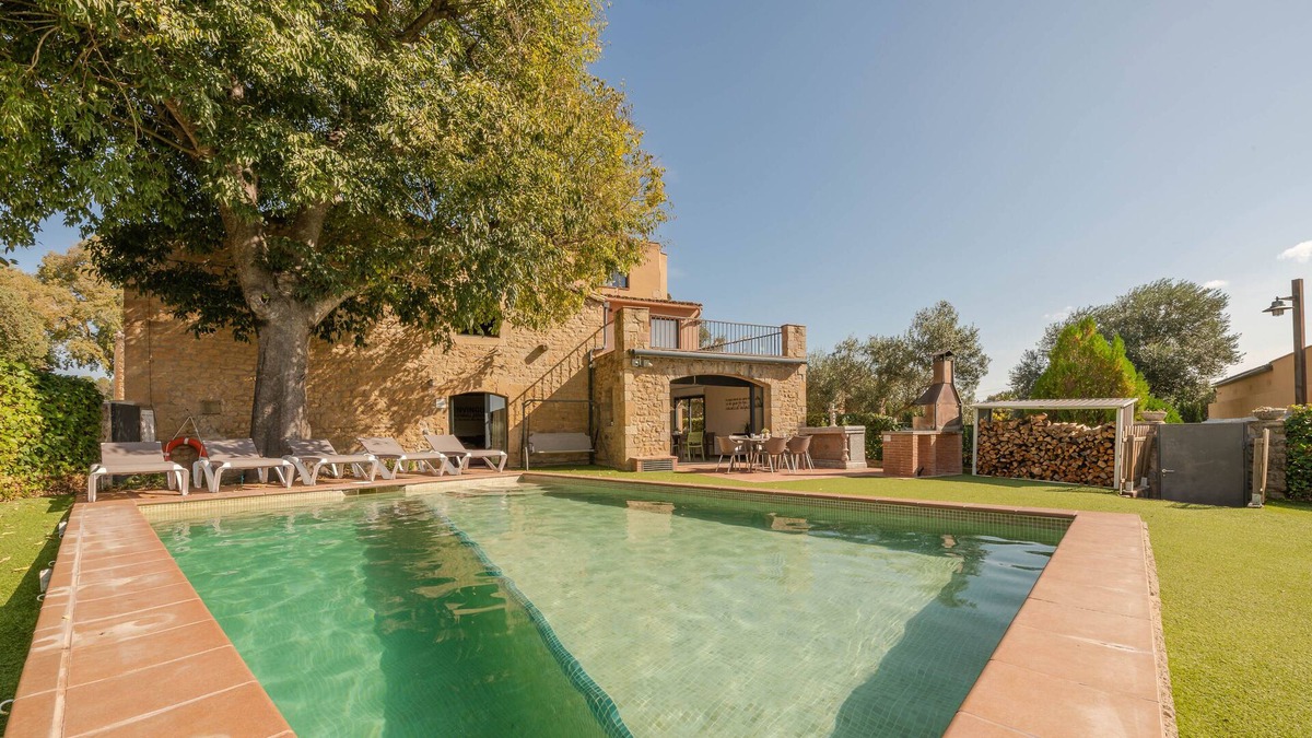 Vilafreser House | Stone house with private garden, swimming pool, jacuzzi, barbecue, table football and billiards