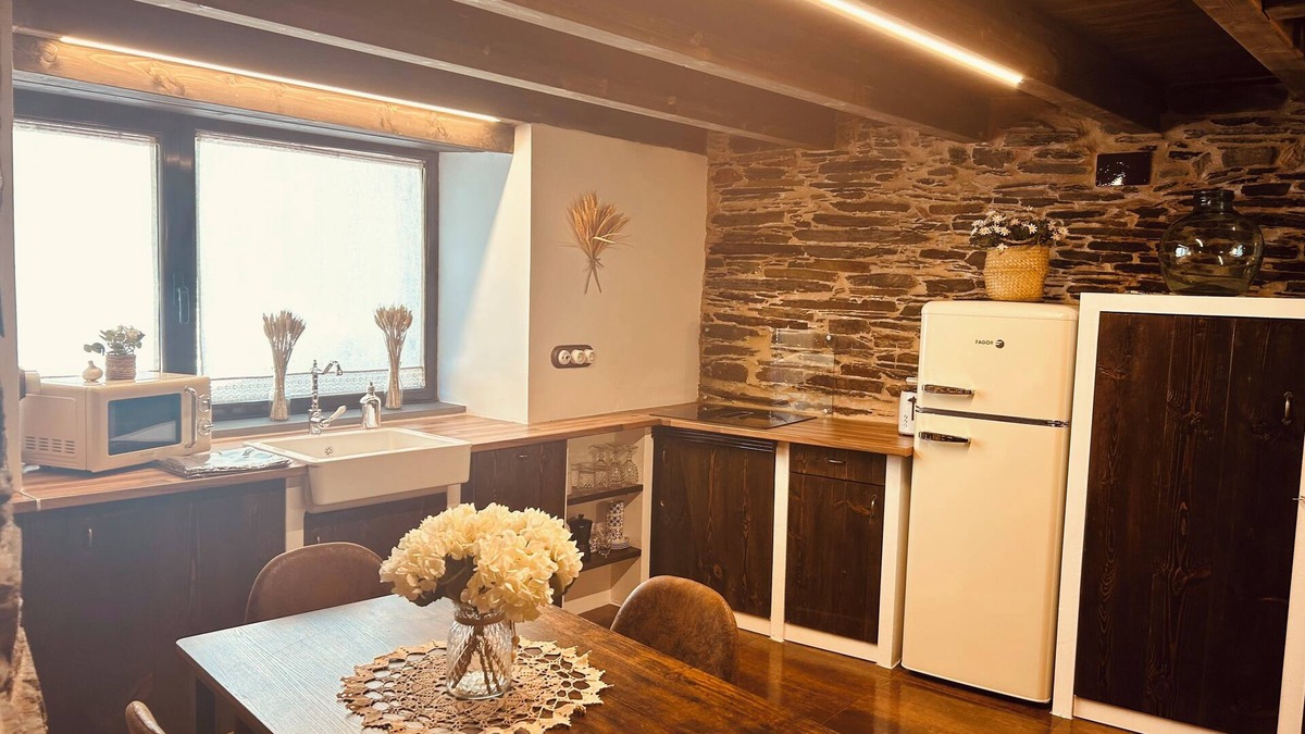 Samos House | Stone house with rural charm