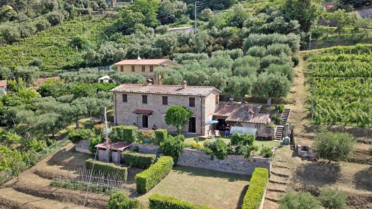 Ripa-Pozzi-Ponterosso Villa | Stone house with Sea View for 5 People above Forte dei Marmi, A/C, WiFi