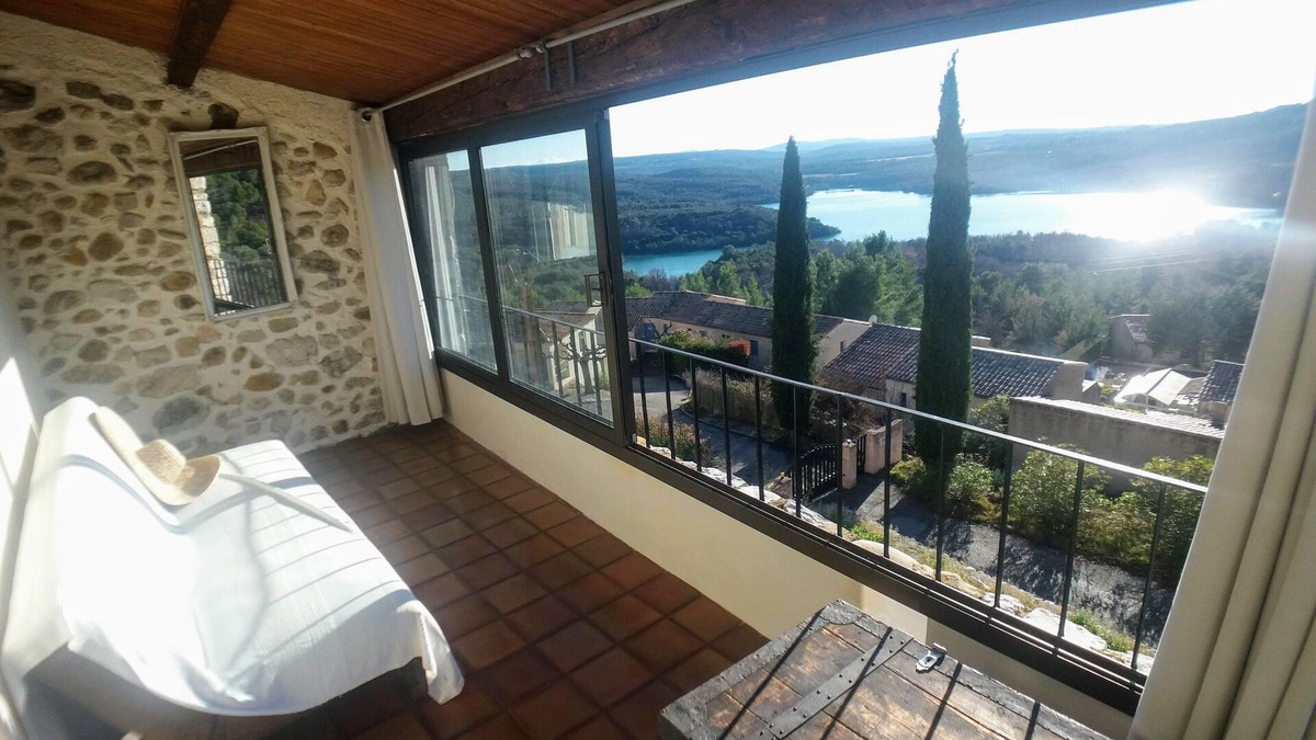 Montpezat House | Stone house with terrace and garden facing the Lake