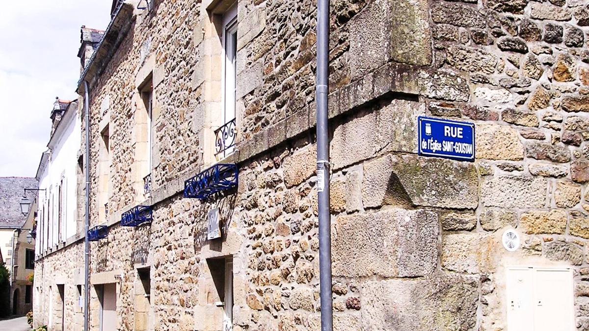 Port de St Goustan House | Stone house, with terrace and modern comforts, for 6 people