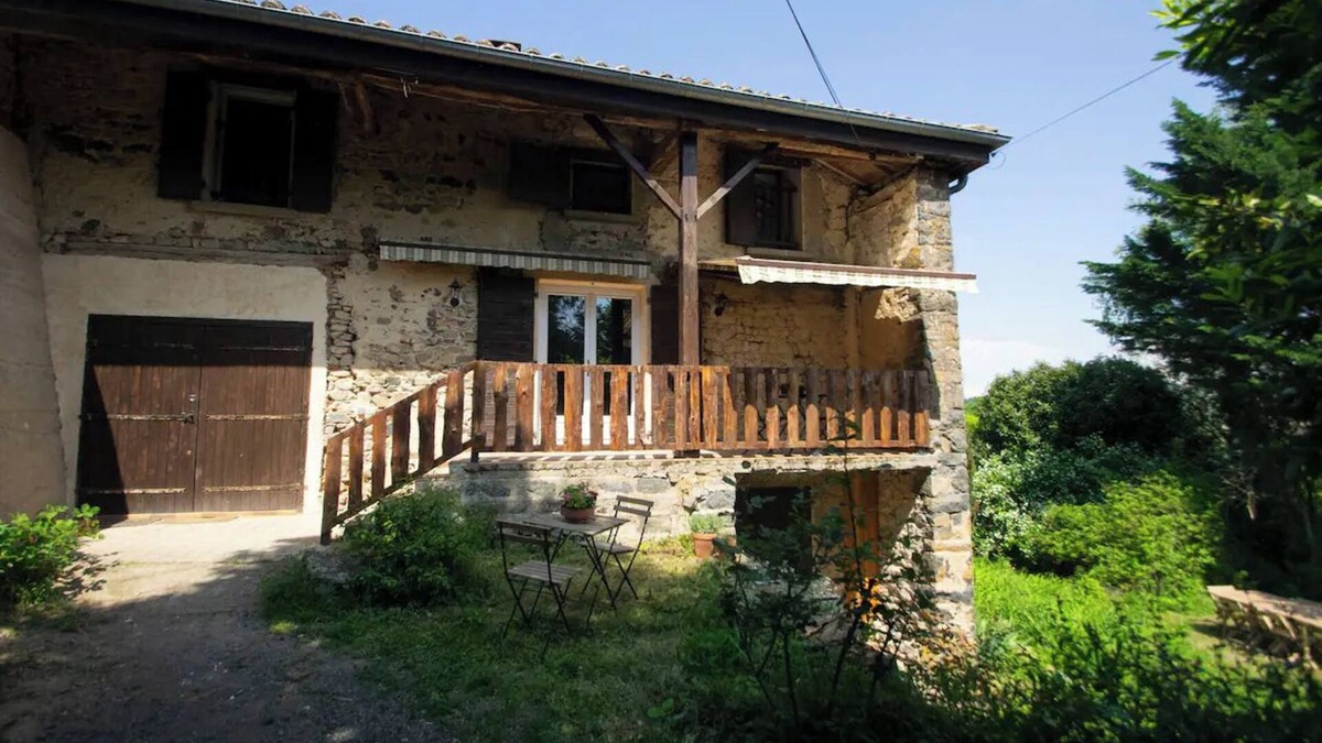 Viry House | Stone house with view