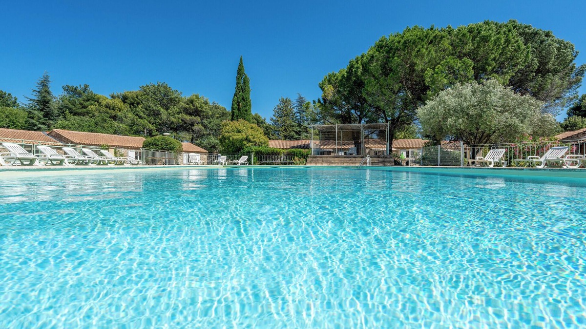 La Roque-sur-Pernes Condo | Stone mas in residence with pool