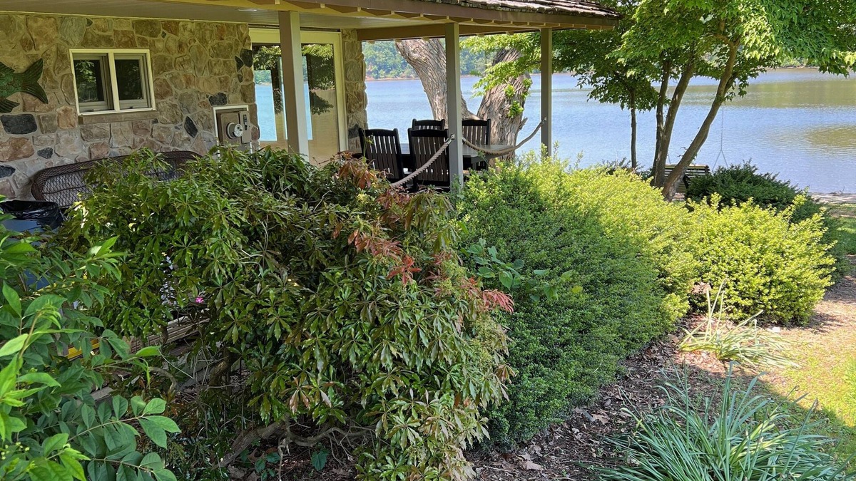 Galena Cottage | STONE RIVERSIDE COTTAGE is just a few steps from the SASSAFRAS RIVERS edge