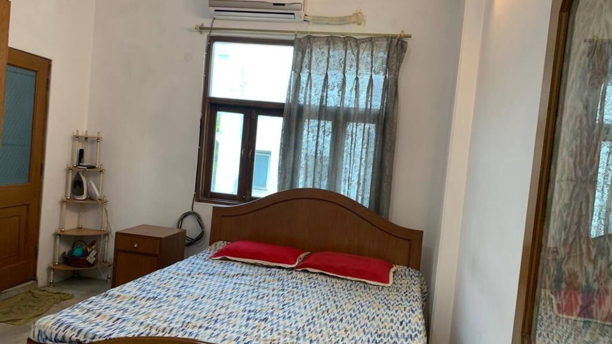 Nizamuddin East House | Stone's throw from Humayun Tomb! Home near Train station and in Central Delhi
