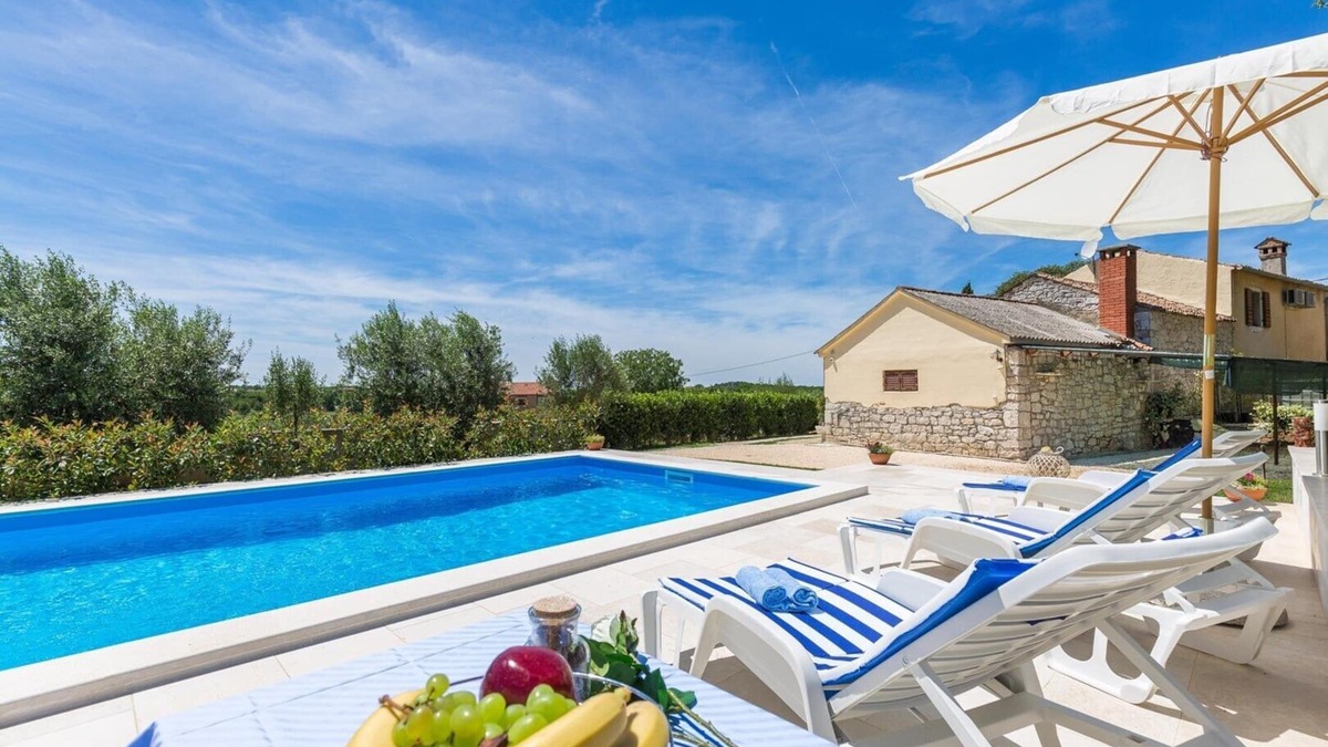 Cusi House | Stonehouse Rita with pool near the city of Porec