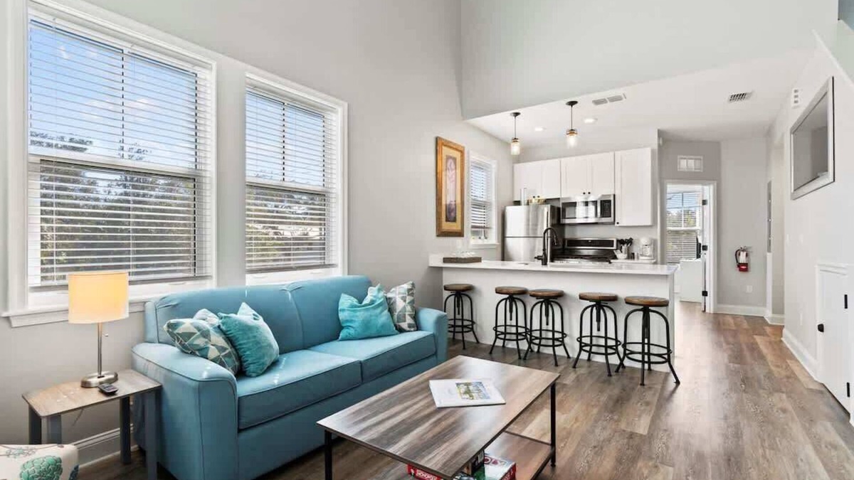Lincolnville Apartment | Stonewall Apartment A in Historic Downtown, large