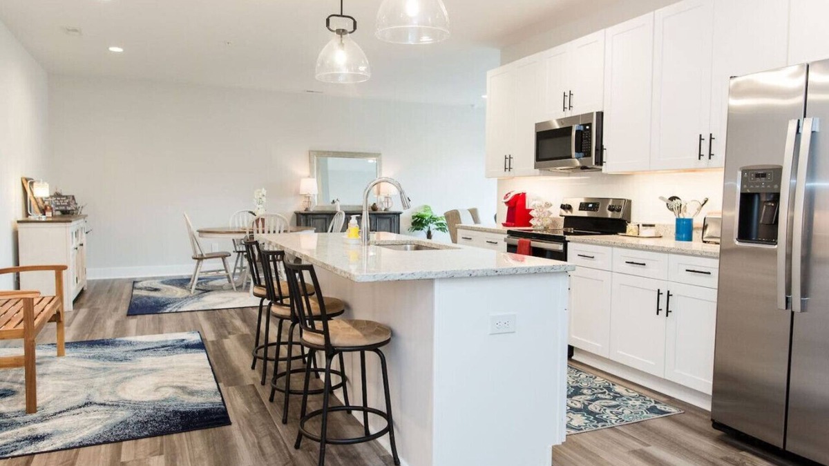 Forest Condo | Stoney Ridge · Cozy 1st Level King Bed Suite - 2 bed 2 bath!