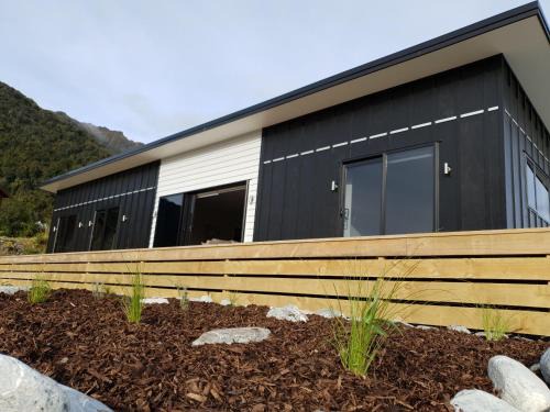 Franz Josef Glacier Apartment | Stony Creek, 3 bedroom home, Franz Josef