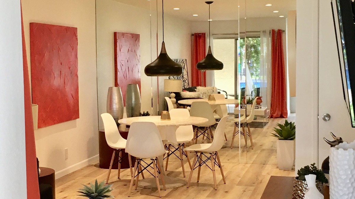 Racquet Club West Condo | Stop looking for the perfect condo, you just found it !