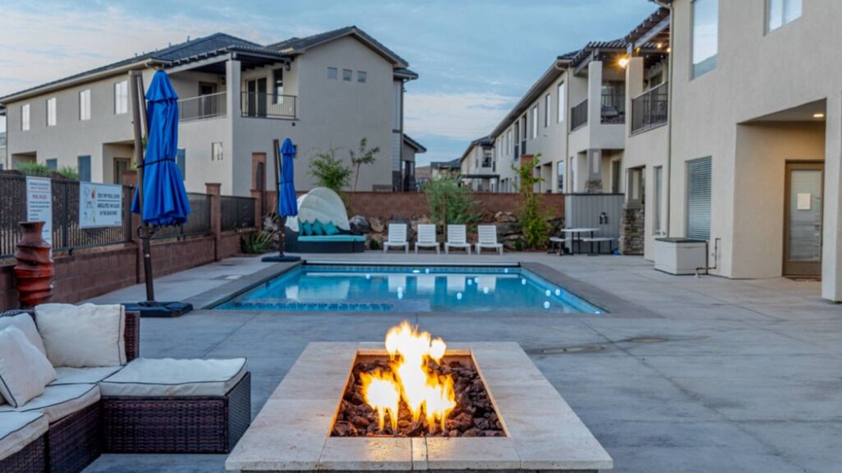 Hurricane House | Stop! Only Fun Guests Welcome - Zion Views - Private Pool & Hot Tub, Lazy River
