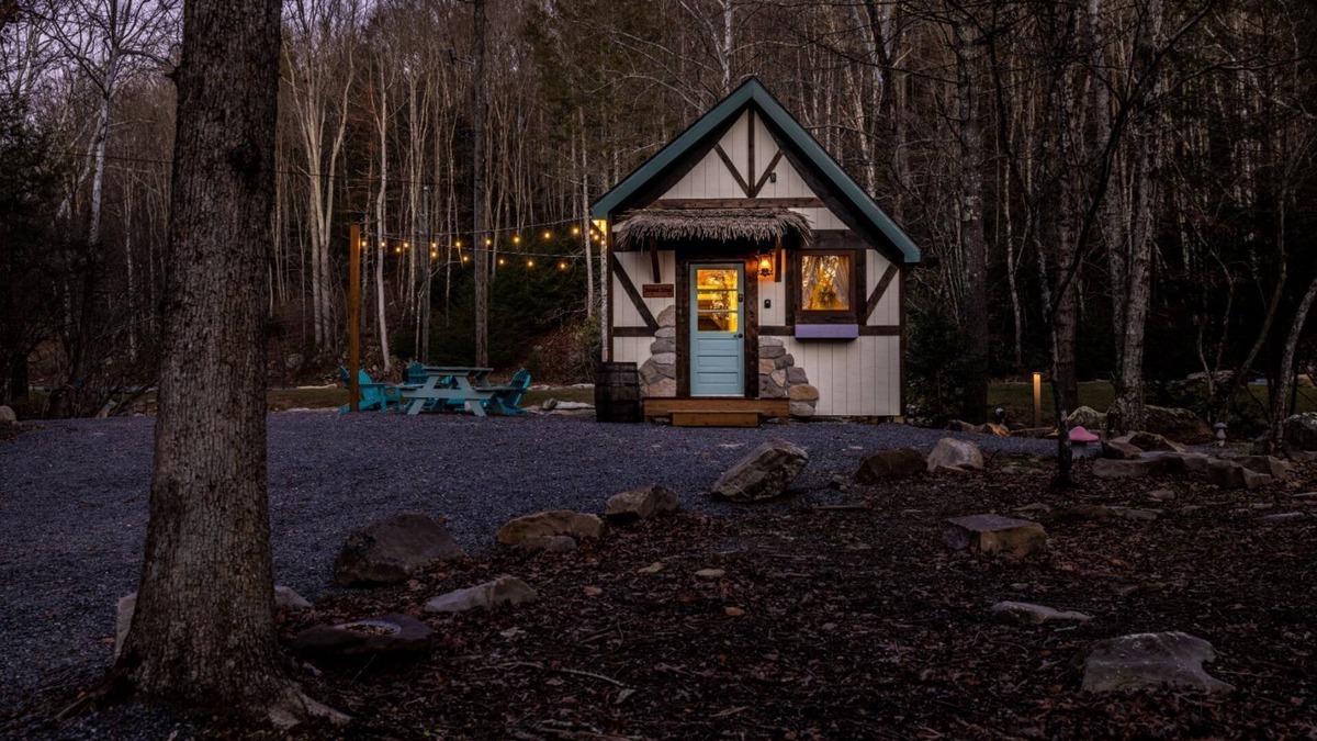 Goldbond Cottage | Storybook Cottage @ Four Fillies Lodge-Glamping