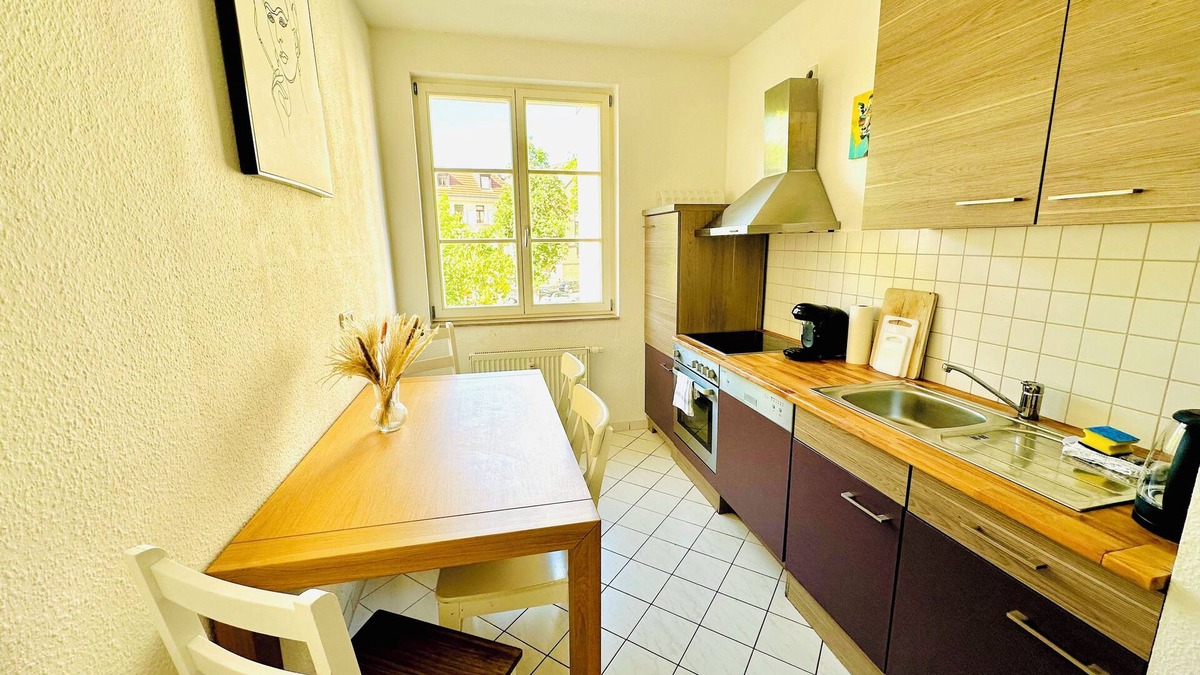 Stotteritz Apartment | Stötteritz apartment, sleeps 6, close to public transport, 3 room with balcony