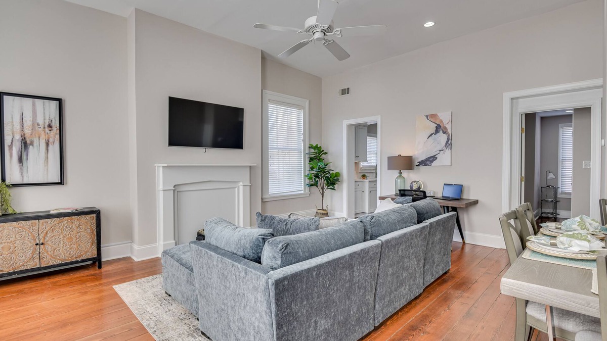 Downtown Apartment | Stovall #4 Stylish 1 bedroom with private free parking