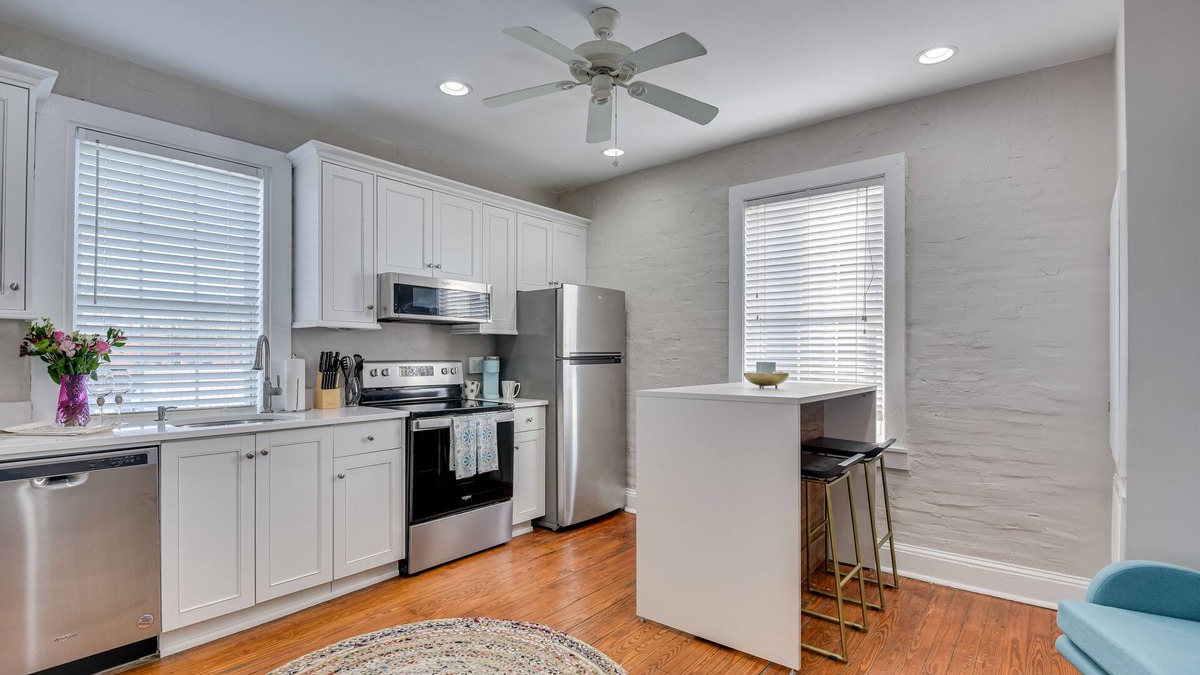 Downtown Apartment | Stovall #6 Comfy 1-bedroom minutes away from Augusta's gems!
