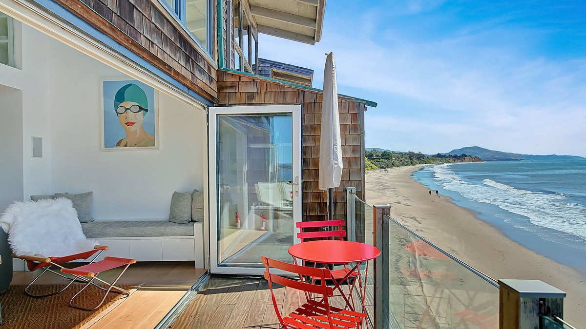 Summerland House | "Strand Hus" An Ocean Front California Dream