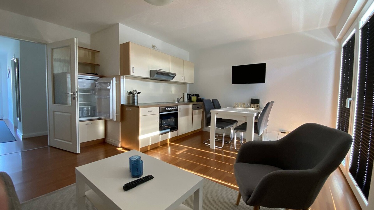Diedrichshagen Apartment | Strandnahe Fewo mit Großem Balkon, Kostenlosem Tiefgaragenstellplatz und Netflix