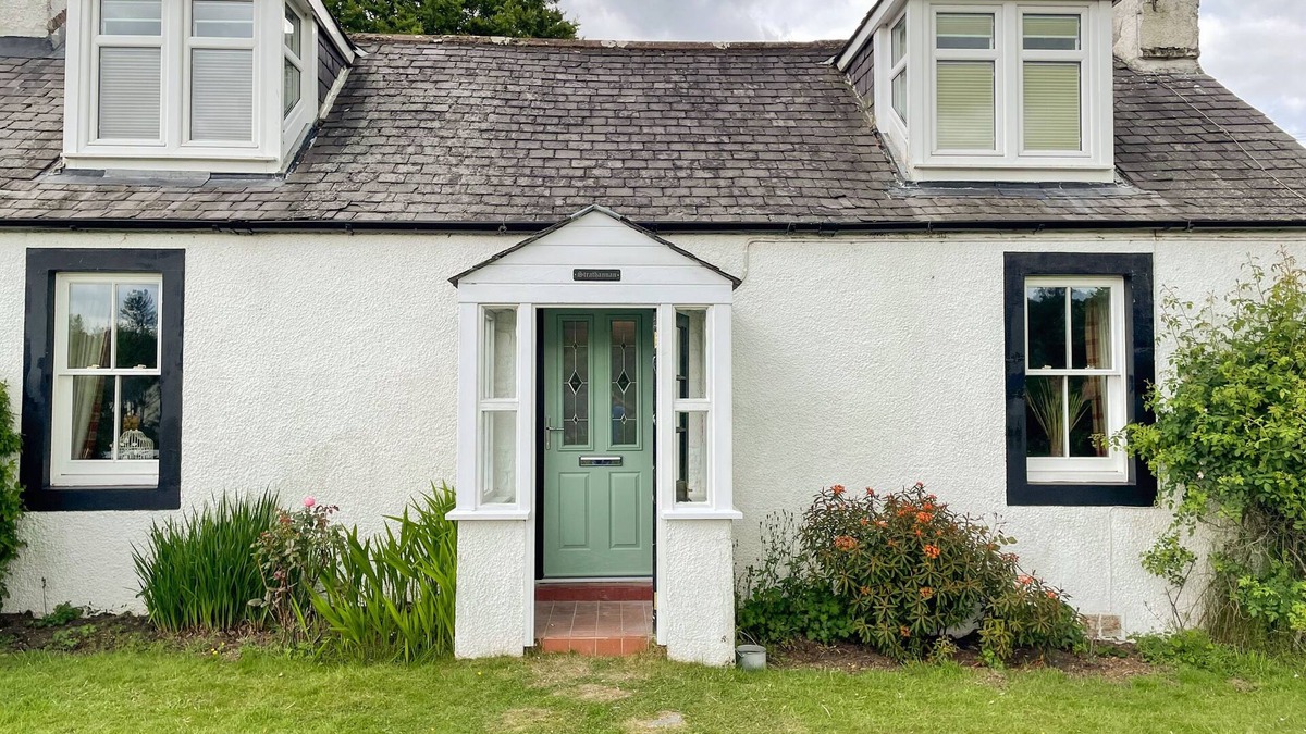 Beattock Cottage | STRATHANNAN, pet friendly, with open fire in Moffat