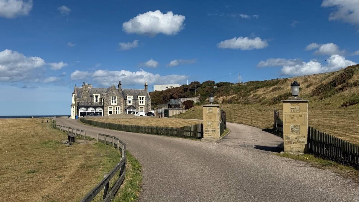 Buckie House | Strathlene House Retreat - 5 bed deluxe Business or Holiday Accommodation