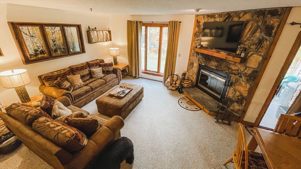 Stratton Mountain Condo | *Stratton's Best Kept Secret* Ski On/Off * Unit E