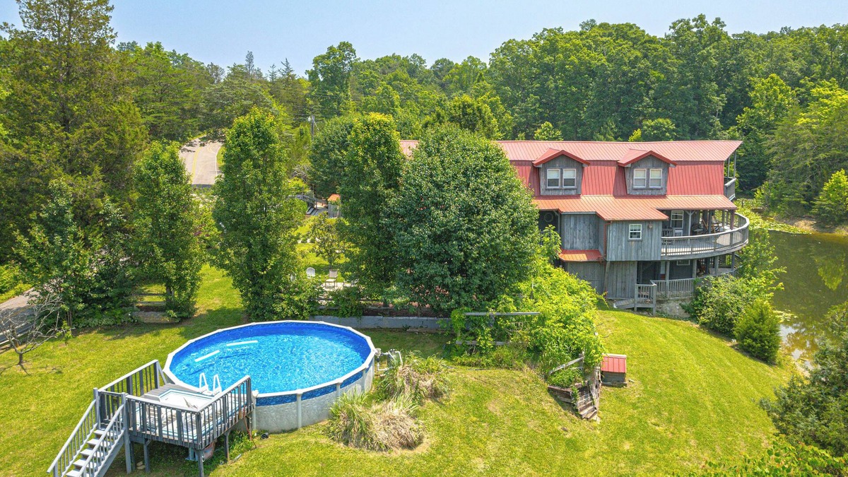 Kodak Cabin | Strawberry Plains Cabin: Private Pond & Game Room!