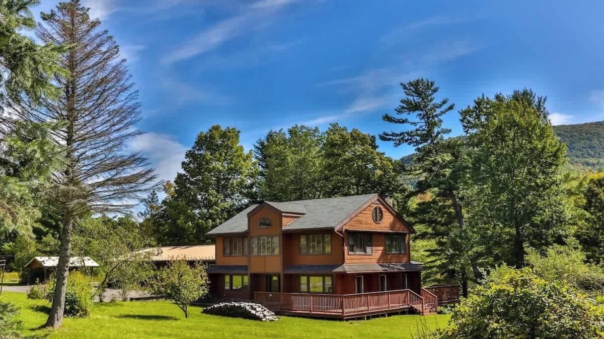 Jewett Center House | Stream-Side Atrium House w/Pool Table & 4 Cozy Efficiency Units