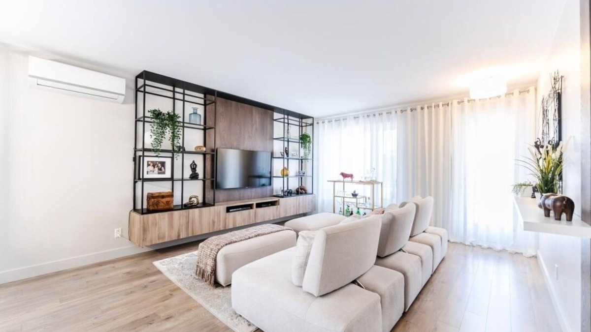 Drummondville Apartment | Streamlined apartment with 2 free parking spaces.