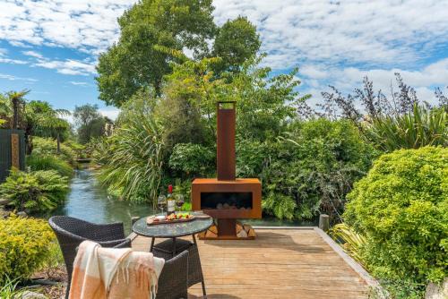 Waitahanui House | Streamside Flax Cabin - Waitahanui, Taupo