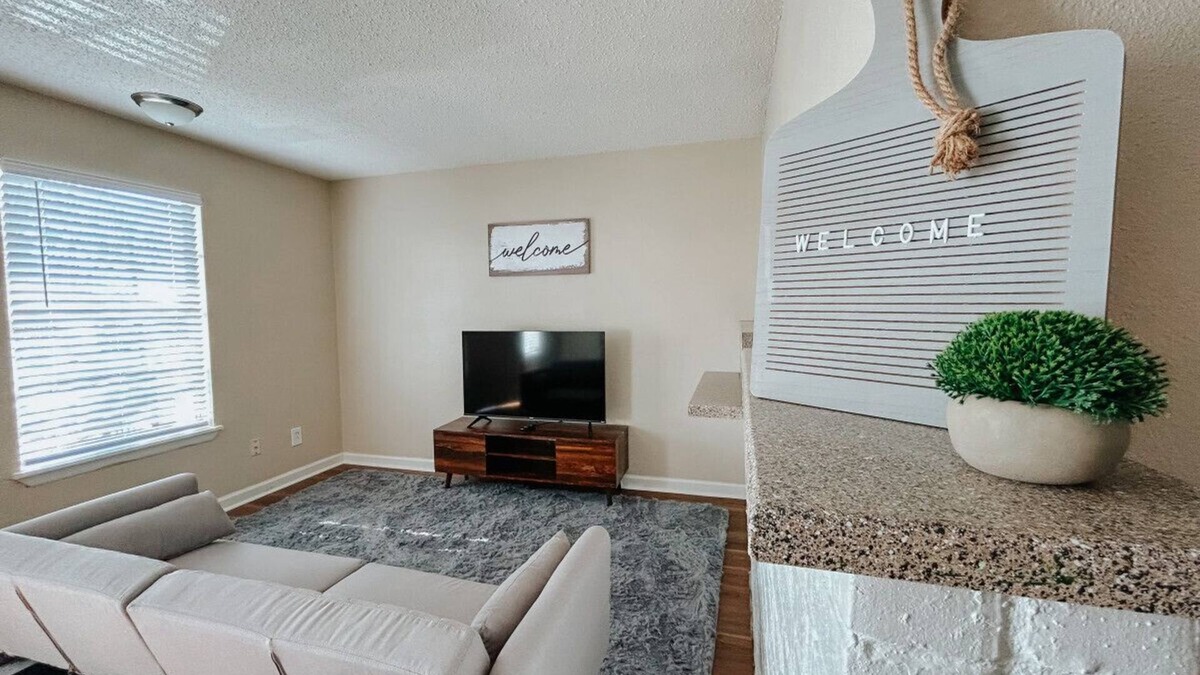 Central City Apartment | Stress Free Stay with Fast Commute & Essentials