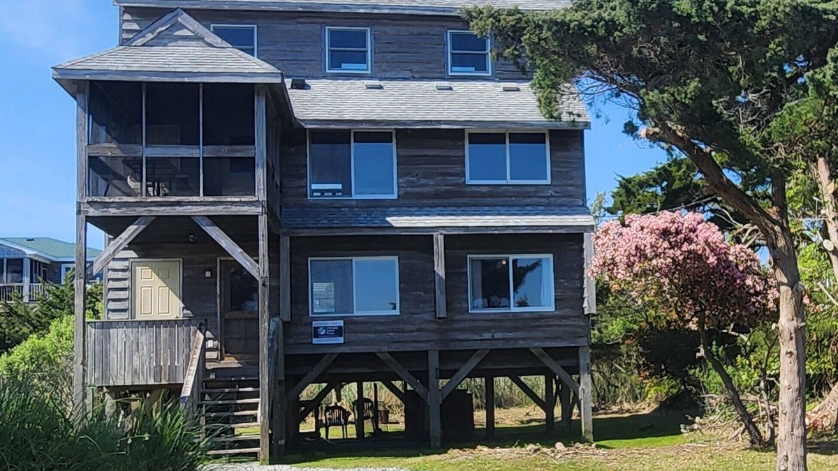 Ocracoke House | Stromayer Cottage: Enjoy this cabin like home, simplistic design.