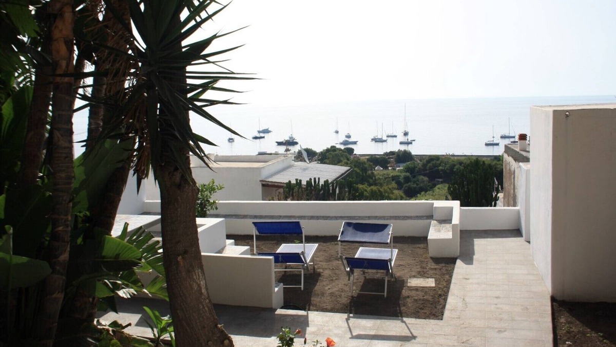 San Vincenzo House | Stromboli, At Nino's House