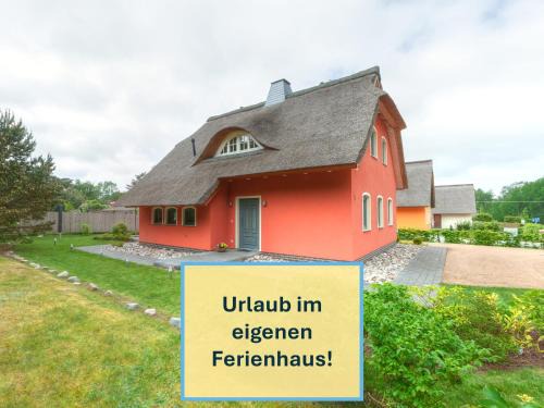 Stubbenfelde House | Stubbenfelde, Reetdachhaus Seeblick