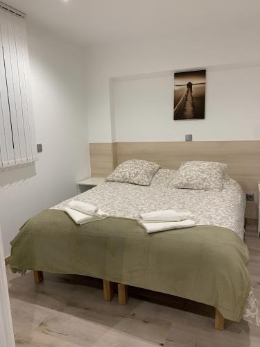Le Pin Apartment | Studio 1-2 pers - Aéroport CDG , Paris, Parc Expo Villepinte - A L'Ombre du Pin "10"