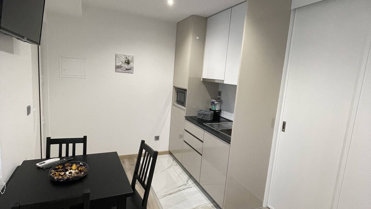 Le Pin House | STUDIO 12 - Quiet ground floor, sleeps 1 to 2