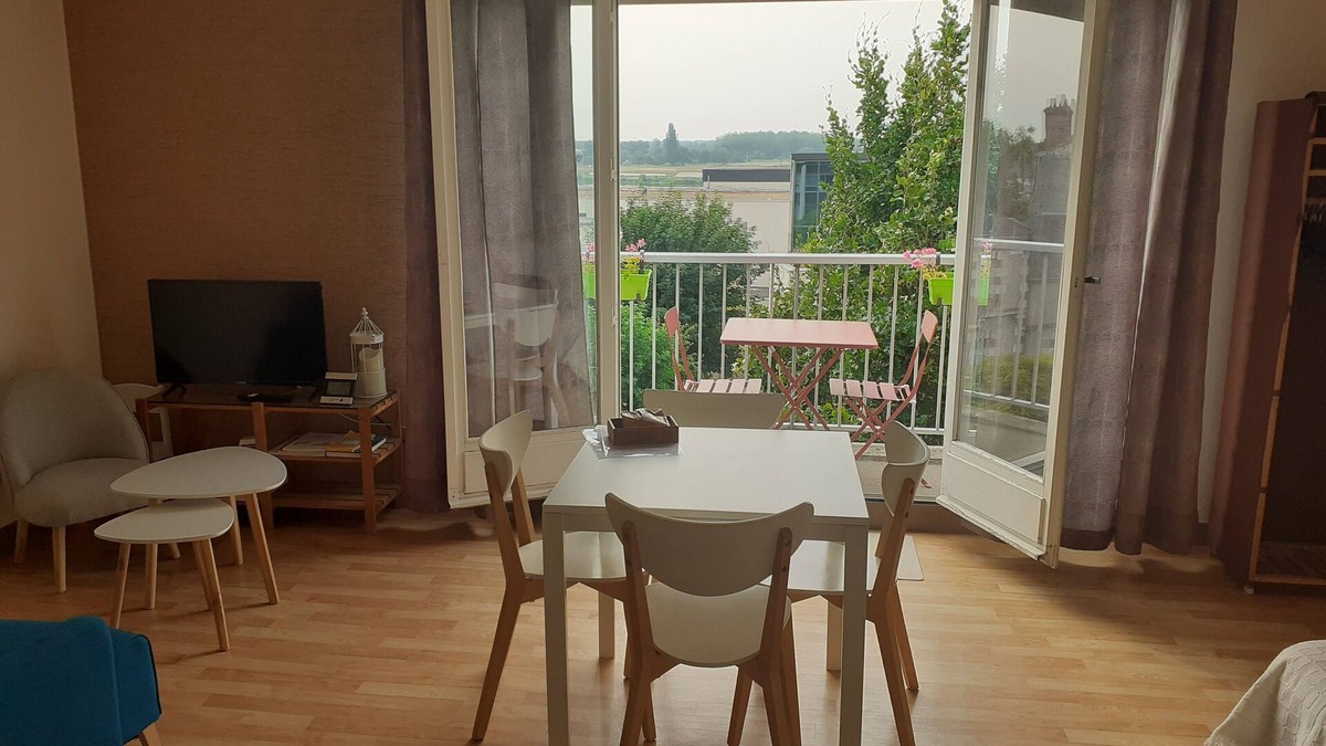 Blois Apartment | Studio 2/3 Pers - à 2 pas de la Loire - Balcon - Parking Privé - Box Vélos - 2