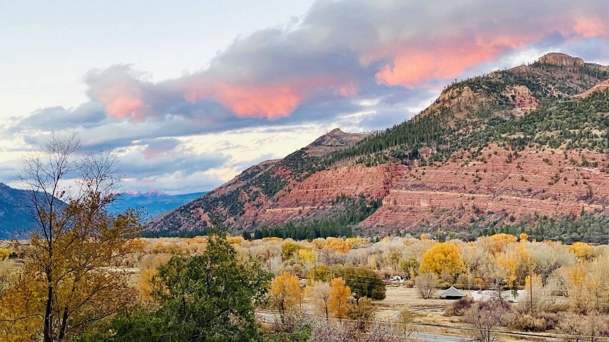Durango Apartment | STUDIO 203: AMAZING Mountain Views - 5 Minutes to Downtown Durango! Pet Friendly