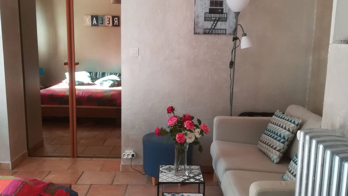 Meyreuil Apartment | STUDIO 25 M2 in villa with swimming pool near Aix